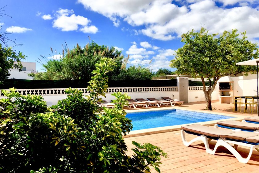 villa-torres-pool-and-garden-840x560